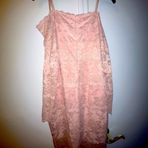 selling : dress
brand : guess 
size: S
color : pink